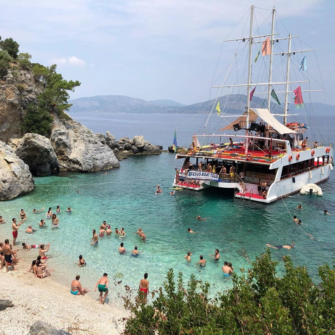 Güzelçamlı Tekne Turu Seçenekleri
