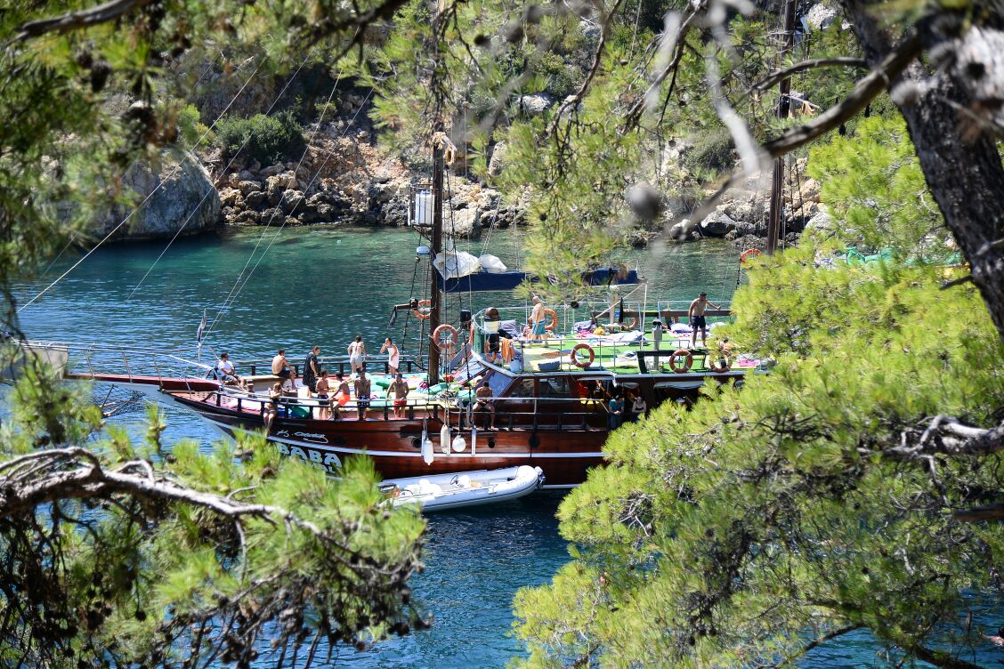 Kuşadası Kalkışlı Korsan Tekne Turu