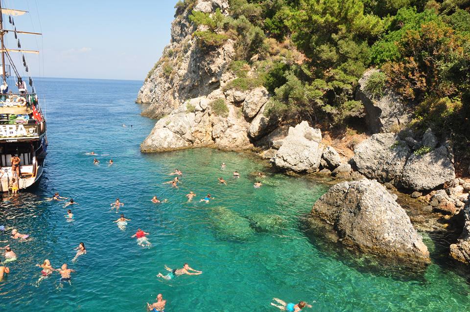 Kuşadası Kalkışlı Korsan Tekne Turu